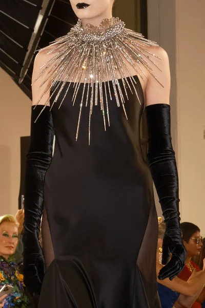 Look 10